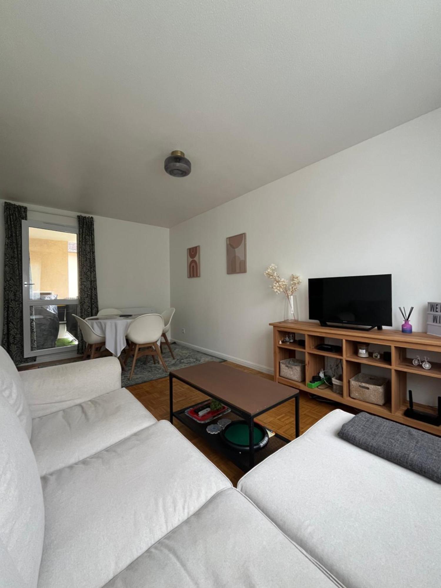 Appartement Cosy Et Confortable Сен-Жени-Лаваль Экстерьер фото